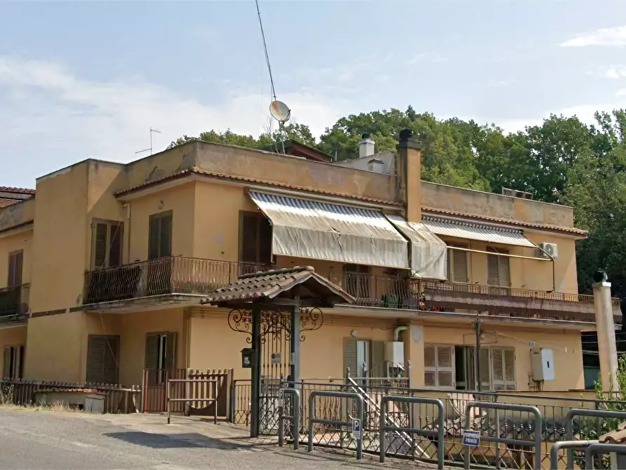 Immagine 3 di Appartamento in vendita  in Via Pontina a Roma