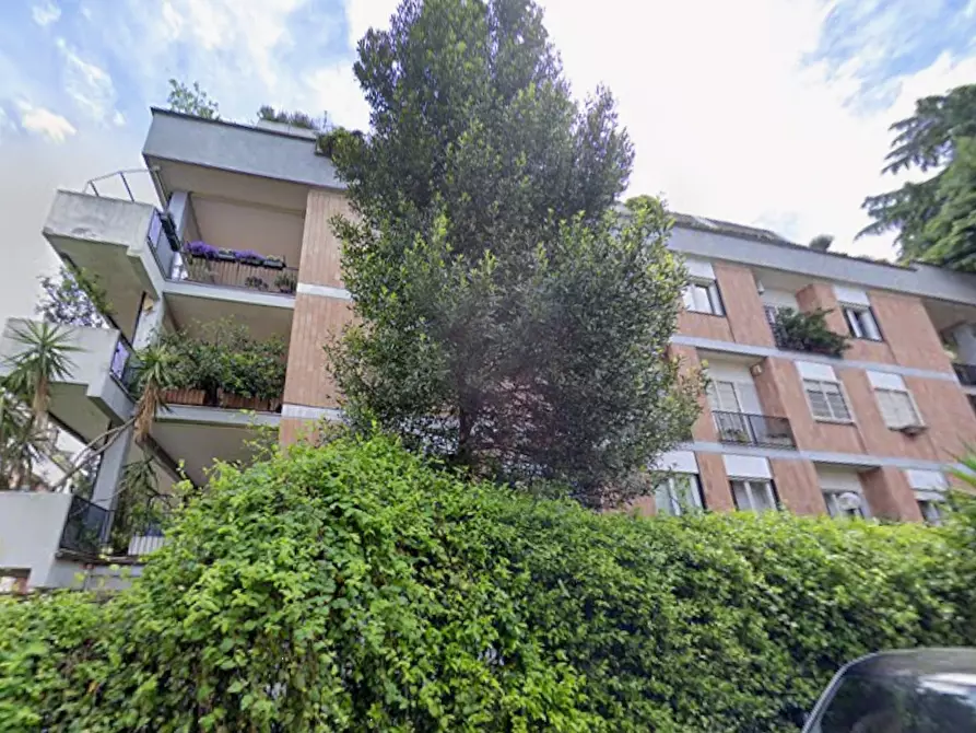 Immagine 5 di Appartamento in vendita  in Via Cavalese a Roma