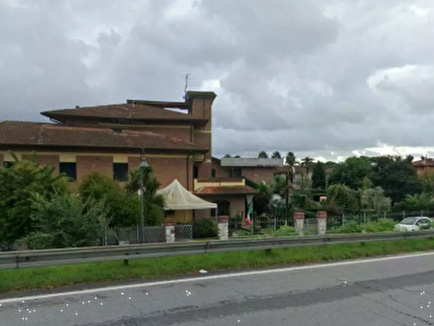 Immagine 1 di Hotel in vendita  in Via Foce Morta a Montignoso