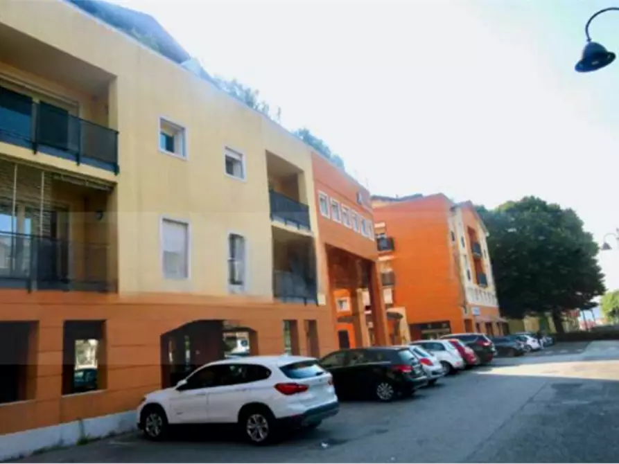 Immagine 2 di Negozio in vendita  in Piazzale Mario Rumor a Chiampo