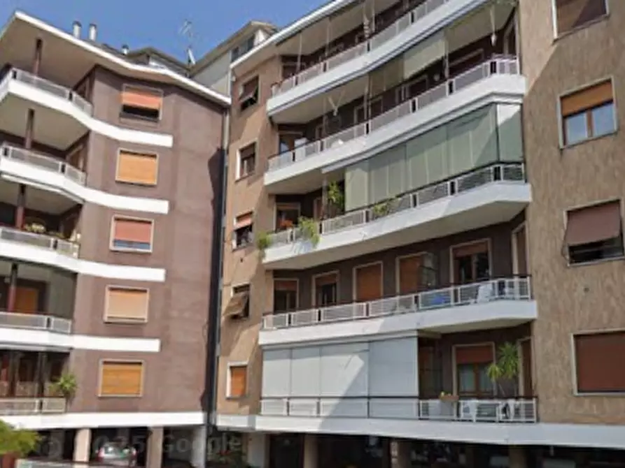 Immagine 1 di Appartamento in vendita  in Via Giovanni Pascoli a Merate