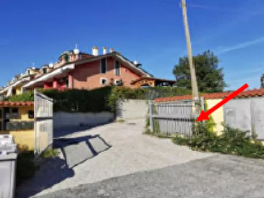 Immagine 1 di Posto auto in vendita  in Via Giorgio Vasari a Guidonia Montecelio