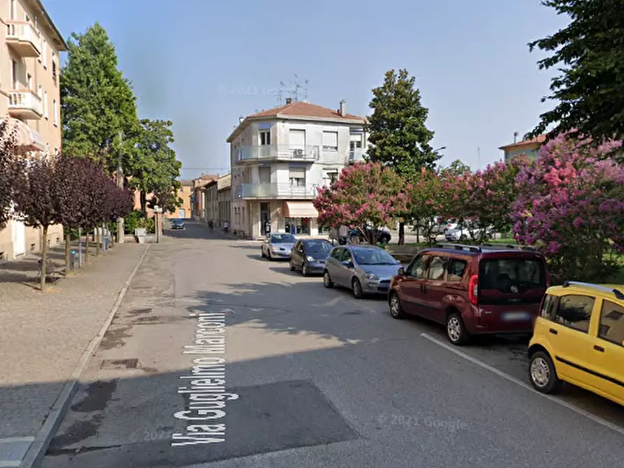 Immagine 7 di Negozio in vendita  in Via Guglielmo Marconi  a Pontenure