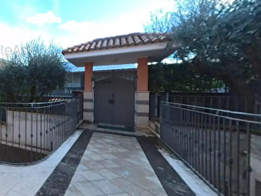 Immagine 9 di Appartamento in vendita  in Via Santa Cristina Gela a Roma