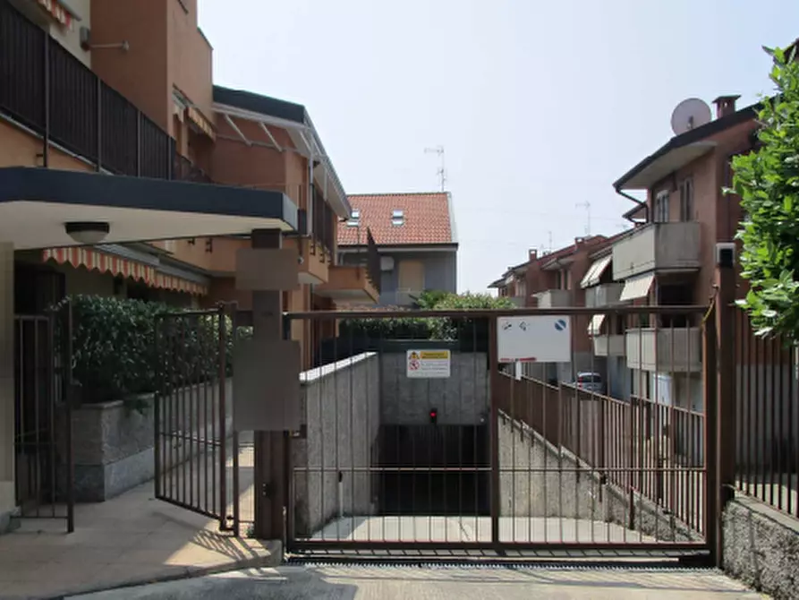 Immagine 3 di Garage in vendita  in Via Pirandello a Seregno