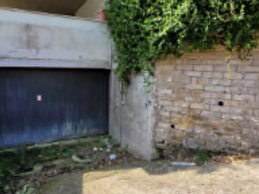 Immagine 1 di Magazzino in vendita  in Corso Italia a Anzio