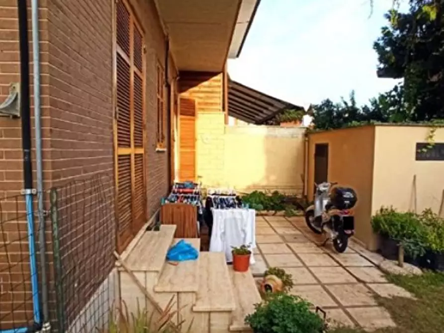 Immagine 9 di Casa bifamiliare in vendita  in Via Bouganville a Anzio