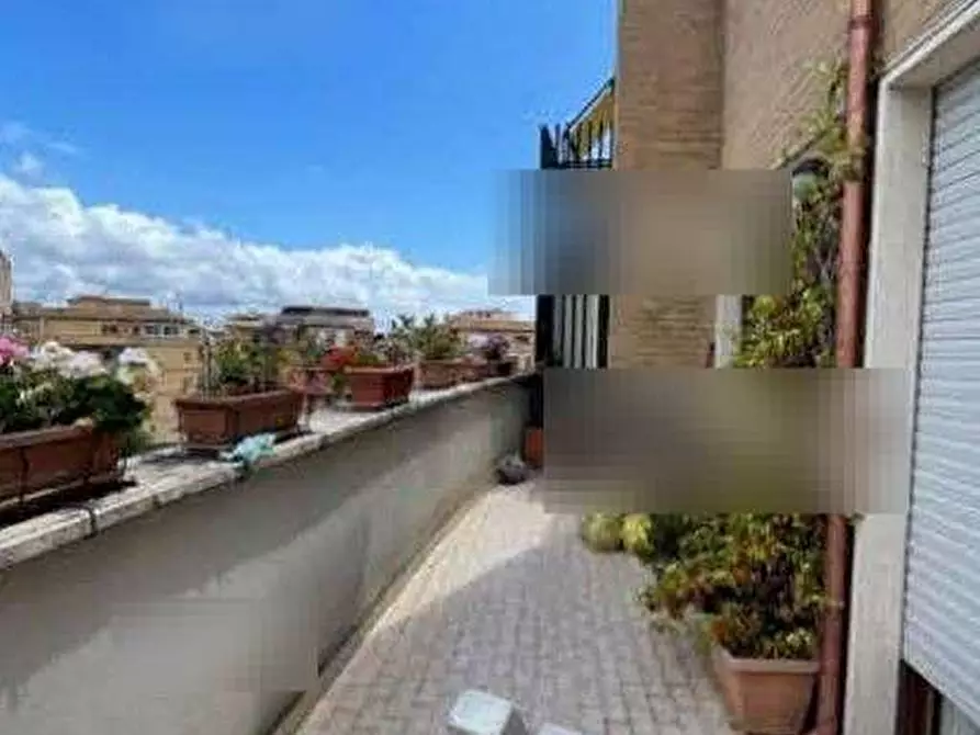 Immagine 3 di Appartamento in vendita  in Via dei Traghetti a Roma