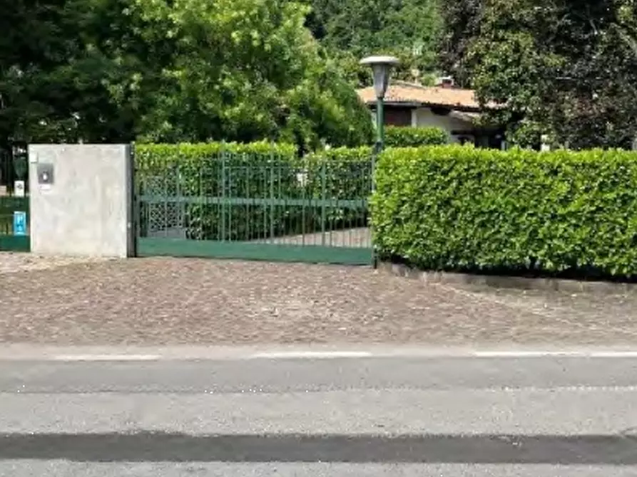 Immagine 2 di Villa in vendita  in Via Postale Vecchia a Airuno