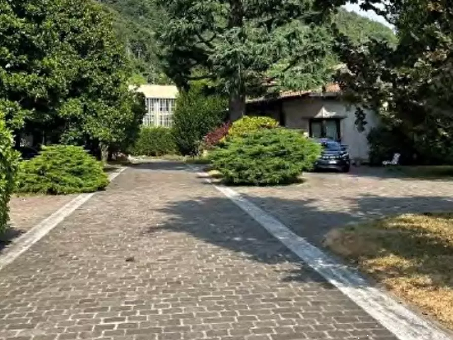 Immagine 3 di Villa in vendita  in Via Postale Vecchia a Airuno