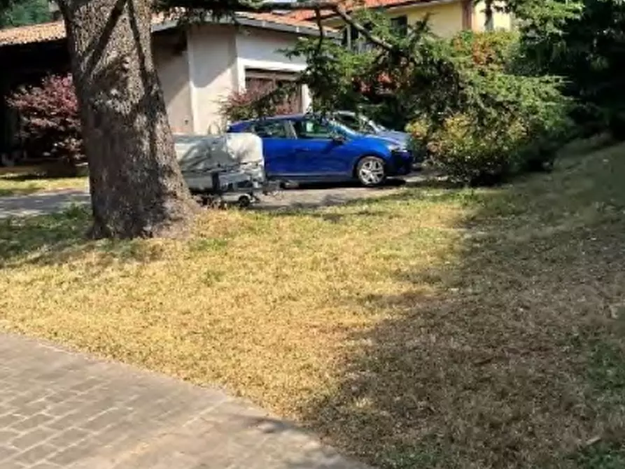 Immagine 4 di Villa in vendita  in Via Postale Vecchia a Airuno