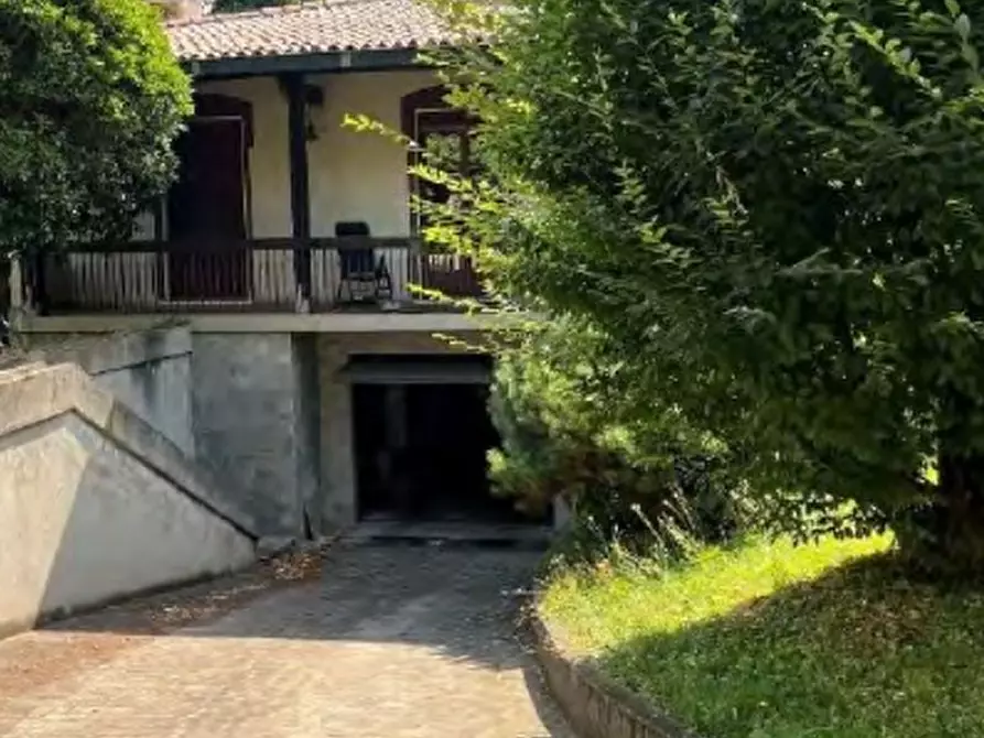 Immagine 6 di Villa in vendita  in Via Postale Vecchia a Airuno