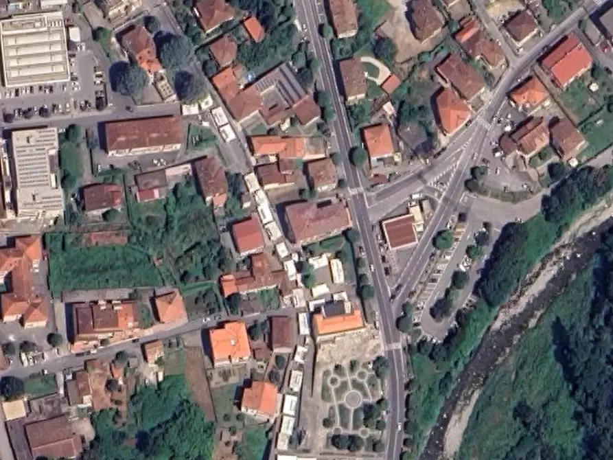 Immagine 25 di Appartamento in vendita  in Via Monsignore Razzoli a Villafranca In Lunigiana