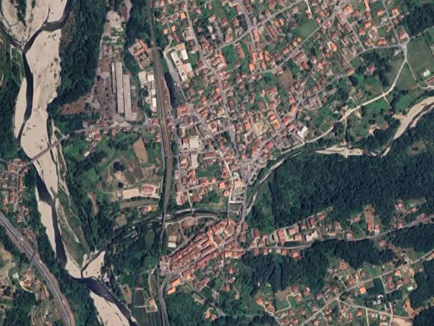 Immagine 28 di Appartamento in vendita  in Via Monsignore Razzoli a Villafranca In Lunigiana