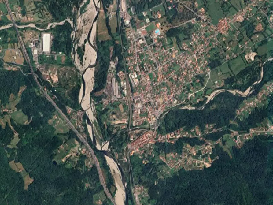 Immagine 29 di Appartamento in vendita  in Via Monsignore Razzoli a Villafranca In Lunigiana