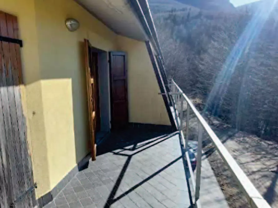 Immagine 8 di Appartamento in vendita  in Località Cerreto a Fivizzano