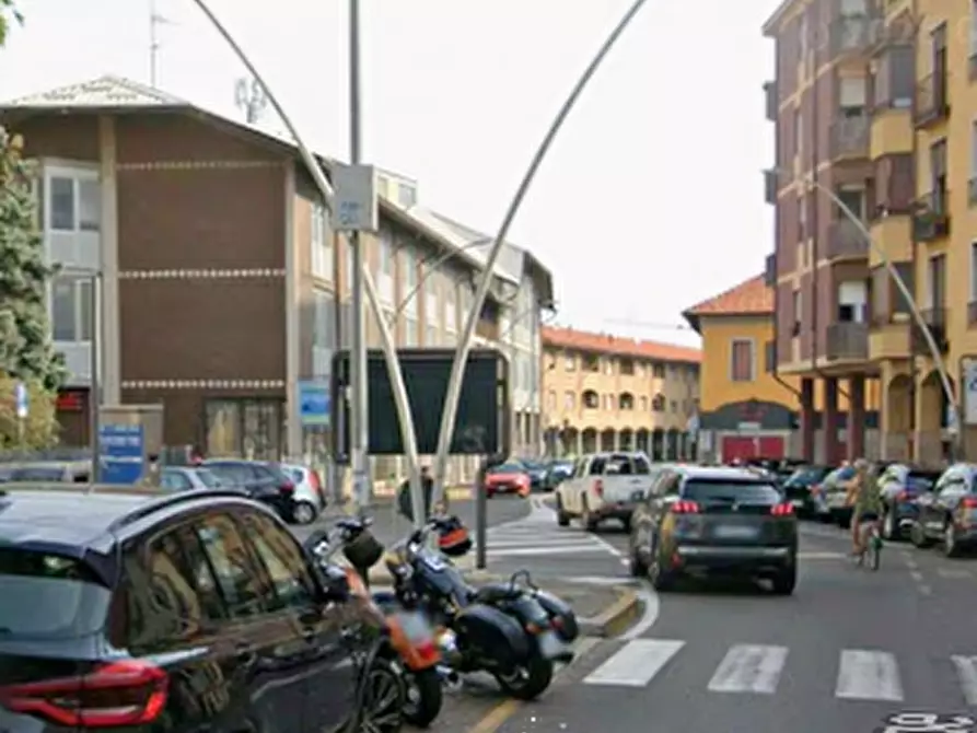 Immagine 11 di Negozio in vendita  in Piazza Giuseppe Maggiolini a Parabiago