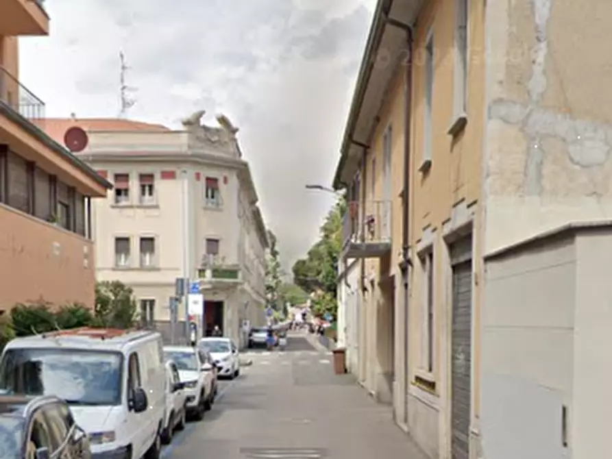 Immagine 10 di Negozio in vendita  in Via Ramazzotti a Saronno