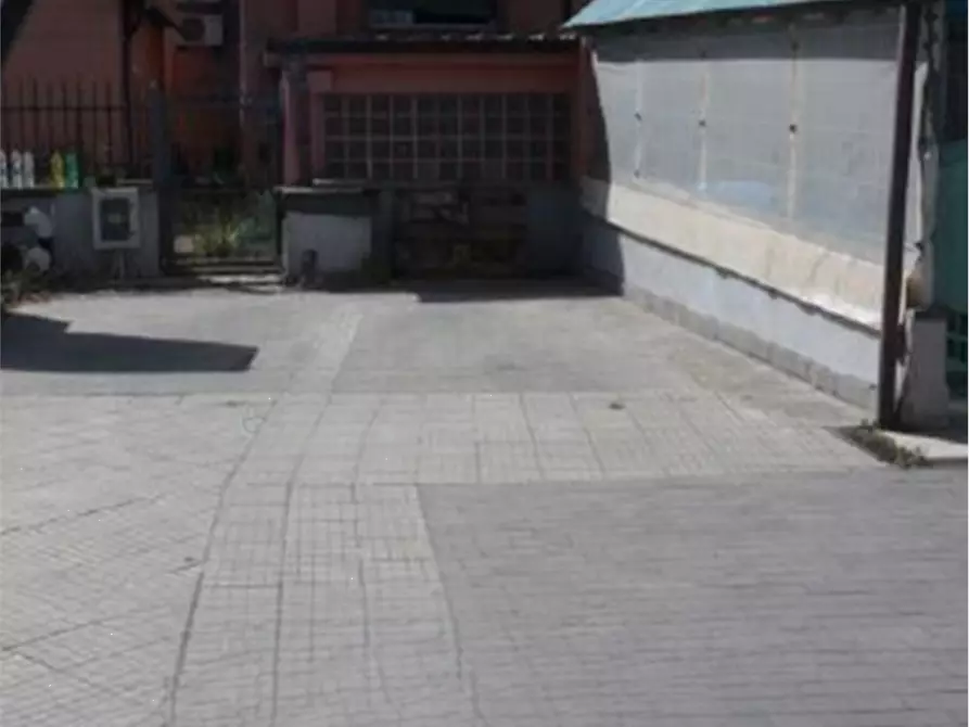 Immagine 2 di Posto auto in vendita  in Via Casilina a Roma