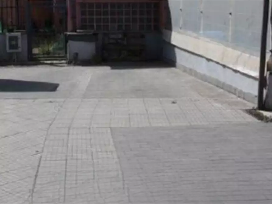 Immagine 3 di Posto auto in vendita  in Via Casilina a Roma