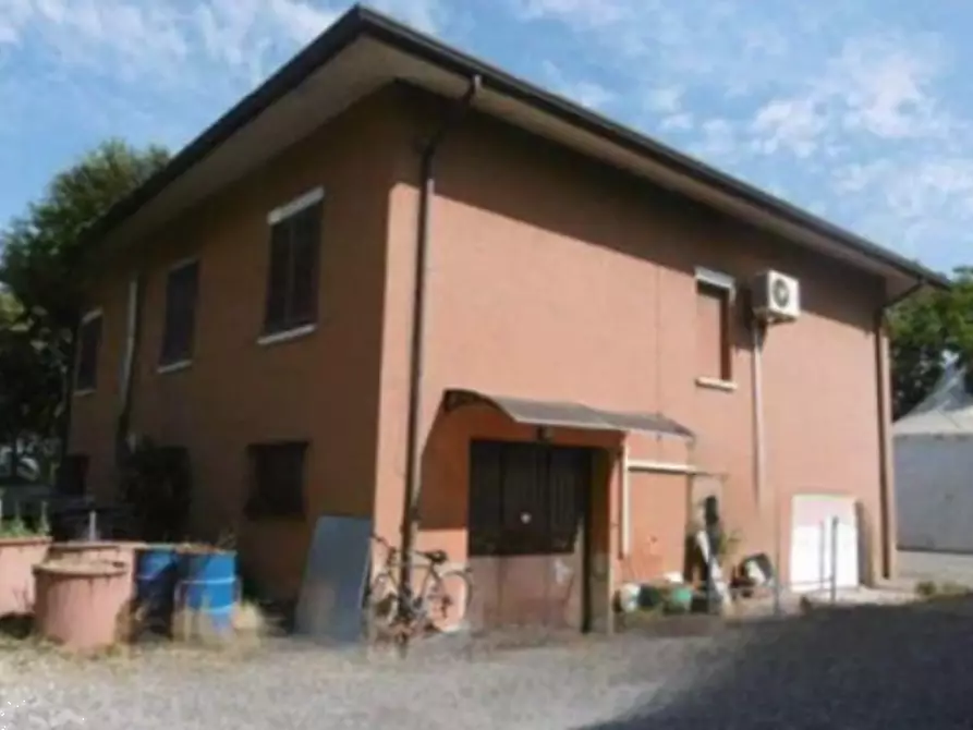 Immagine 1 di Casa indipendente in vendita  in Via Morengo  a Isorella