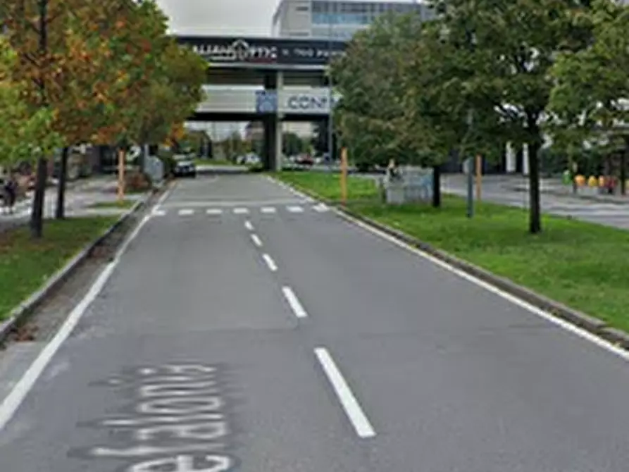 Immagine 4 di Posto auto in vendita  in Via Cefalonia a Brescia