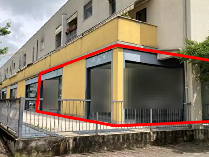 Immagine 2 di Negozio in vendita  in Via Fratelli Oscar e Olves di Prata a Brescia