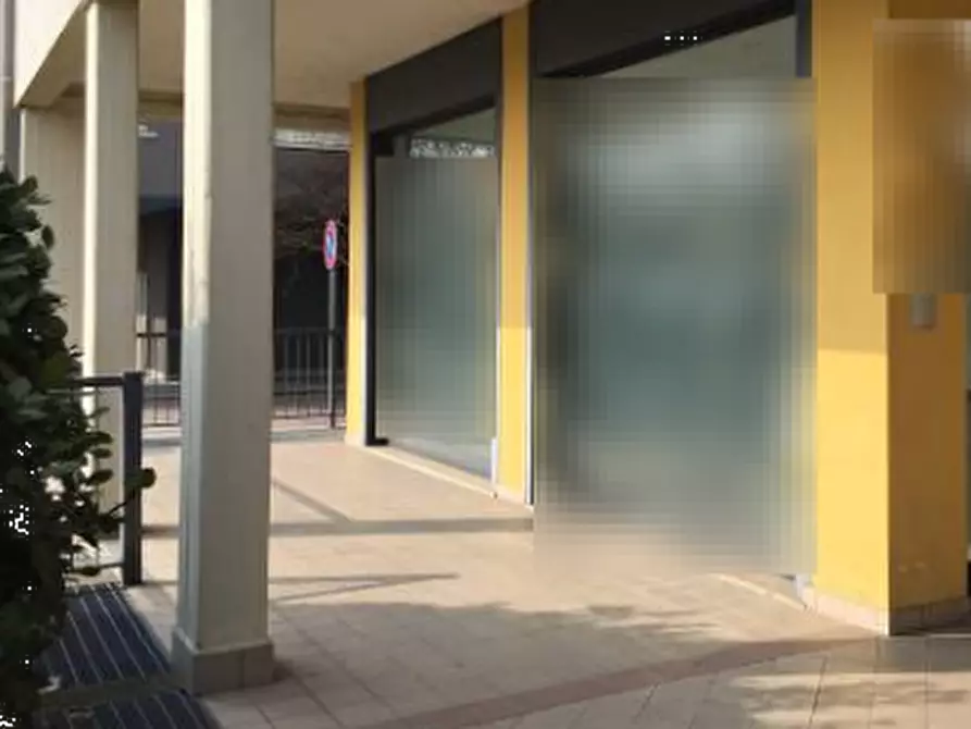 Immagine 3 di Negozio in vendita  in Via Fratelli Oscar e Olves di Prata a Brescia