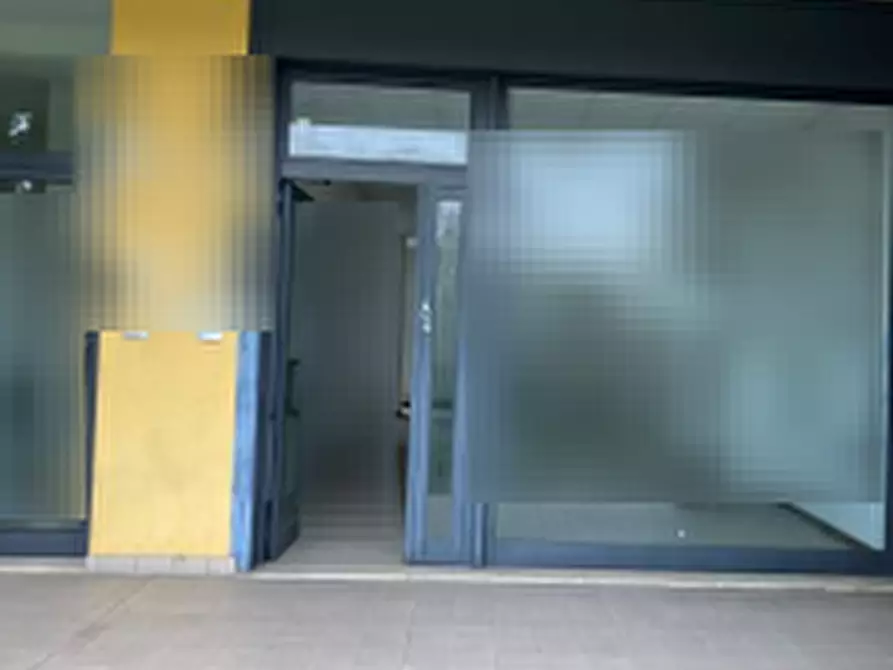 Immagine 1 di Negozio in vendita  in Via Fratelli Oscar e Olves di Prata a Brescia