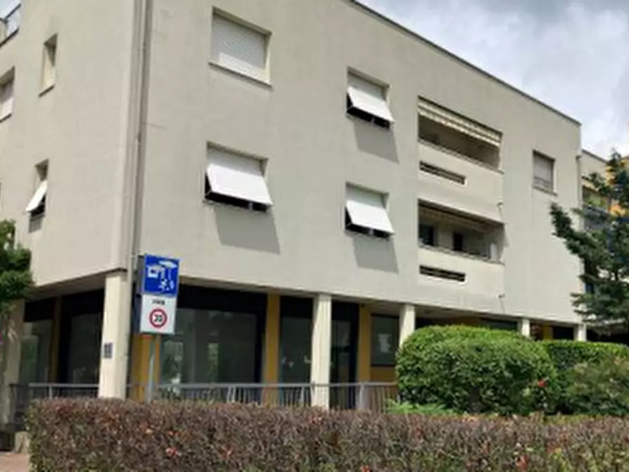 Immagine 1 di Negozio in vendita  in Via Fratelli Oscar e Olves di Prata a Brescia