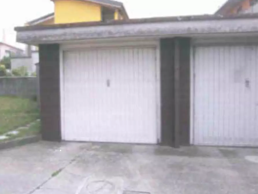 Immagine 2 di Garage in vendita  in Via Libertà a Turbigo
