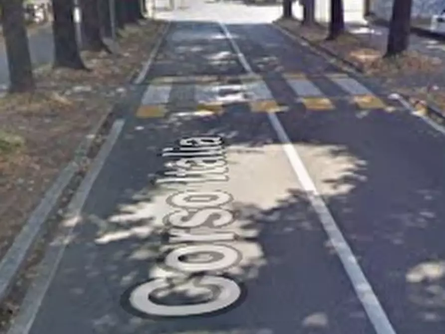 Immagine 4 di Garage in vendita  in Corso Italia a Caronno Pertusella