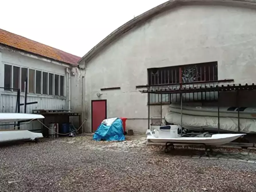 Immagine 2 di Capannone industriale in vendita  in Viale Marche a Monte Porzio