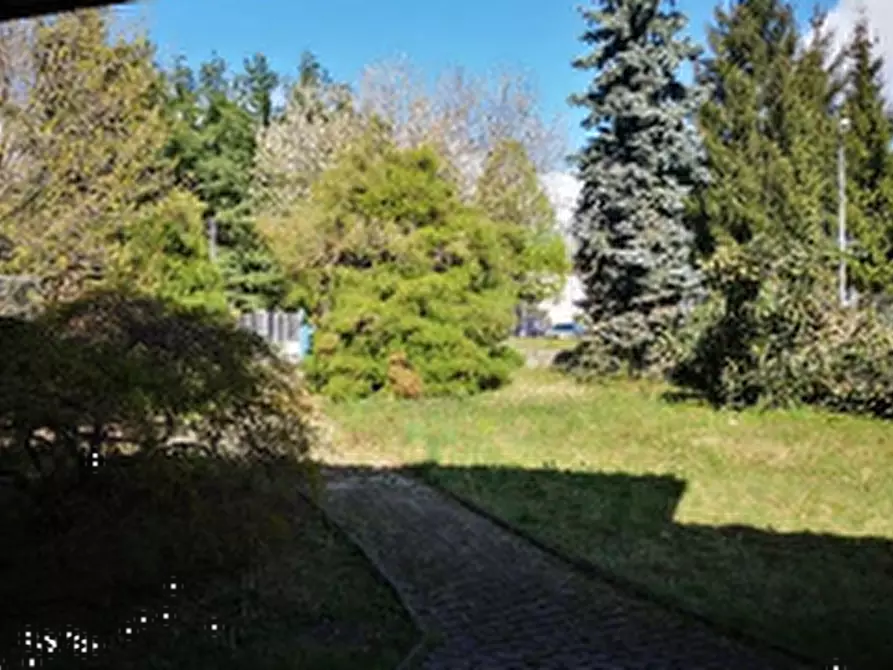 Immagine 2 di Stabile in vendita  in  Via G. di vittorio a Malnate