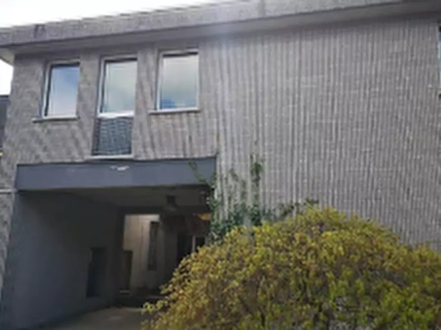 Immagine 1 di Stabile in vendita  in  Via G. di vittorio a Malnate