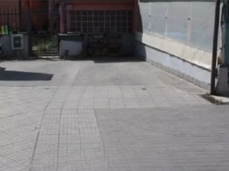 Immagine 3 di Posto auto in vendita  in Via Casilina a Roma