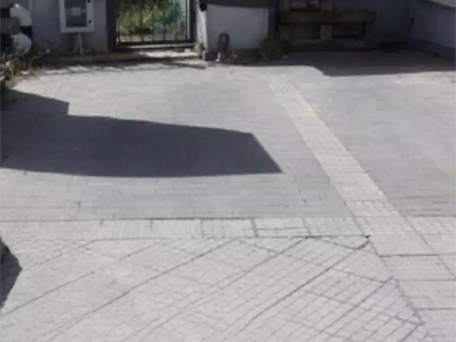 Immagine 4 di Posto auto in vendita  in Via Casilina a Roma