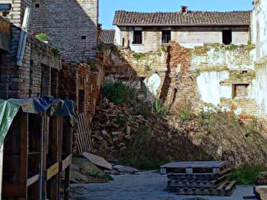 Immagine 3 di Magazzino in vendita  in Via Giuseppe Zanardelli a Fiesse