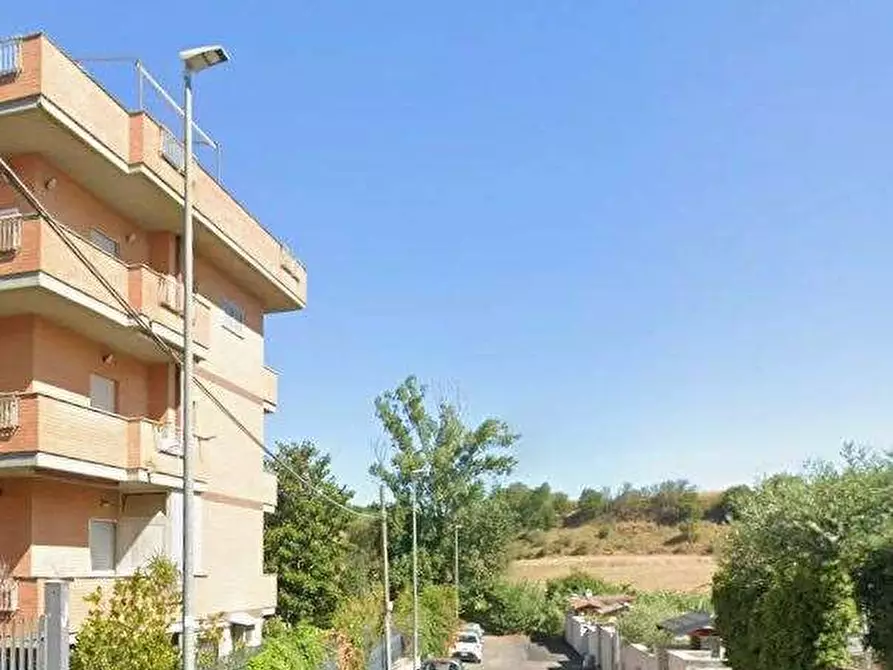 Immagine 2 di Appartamento in vendita  in Via Riviera d'Adda a Roma