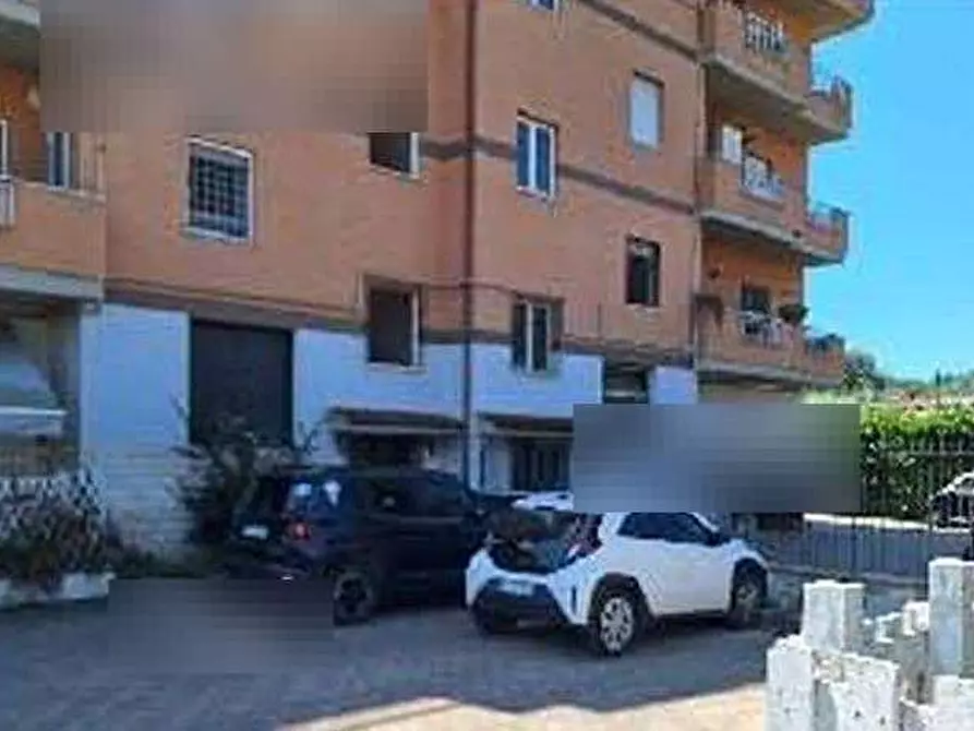 Immagine 3 di Appartamento in vendita  in Via Riviera d'Adda a Roma