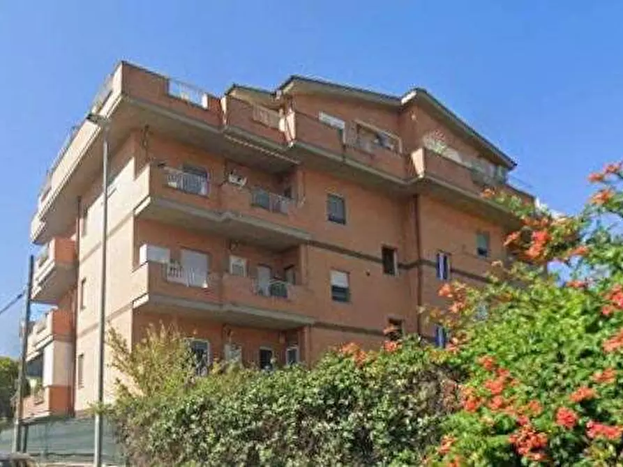 Immagine 5 di Appartamento in vendita  in Via Riviera d'Adda a Roma