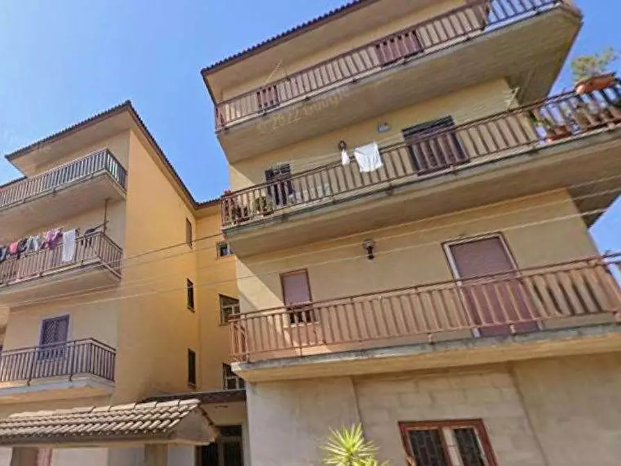 Immagine 3 di Appartamento in vendita  in Via Ceramida a Roma