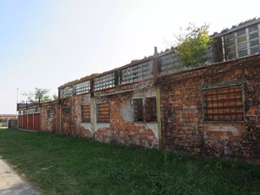 Immagine 2 di Capannone industriale in vendita  in Via 2 Giugno a Jolanda Di Savoia