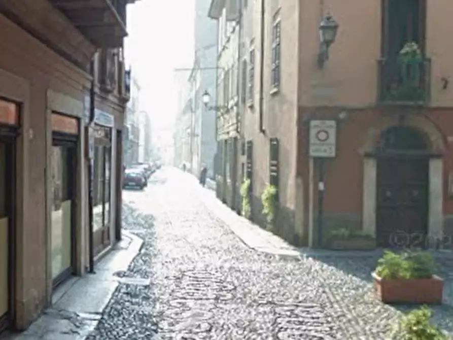 Immagine 6 di Negozio in vendita  in Piazza Broletto a Mantova