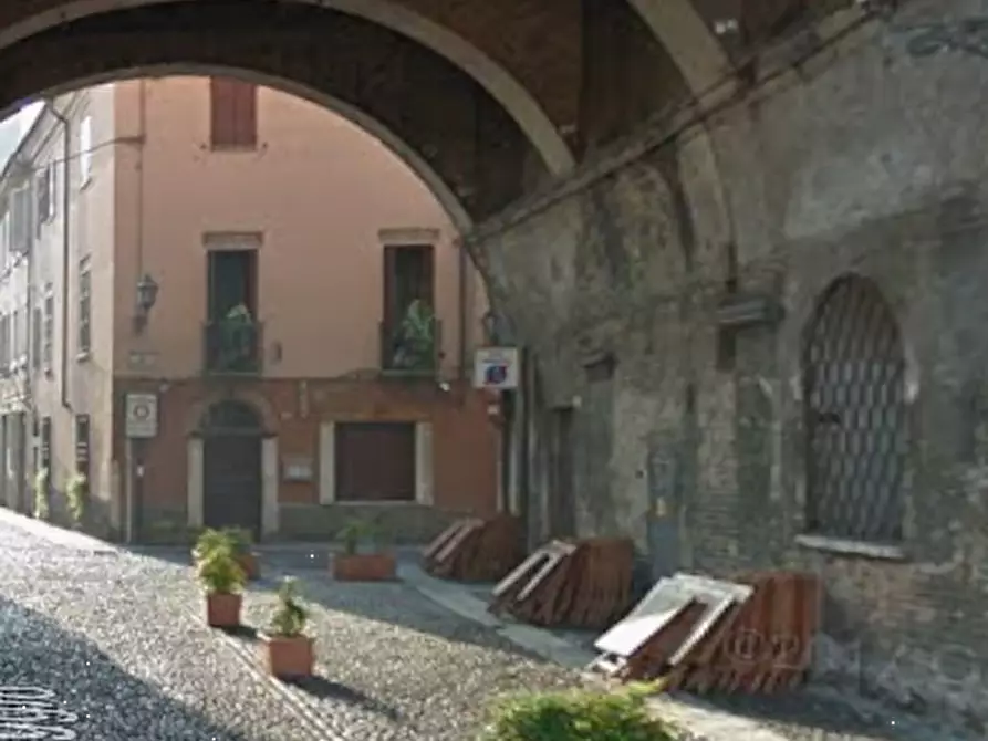 Immagine 7 di Negozio in vendita  in Piazza Broletto a Mantova