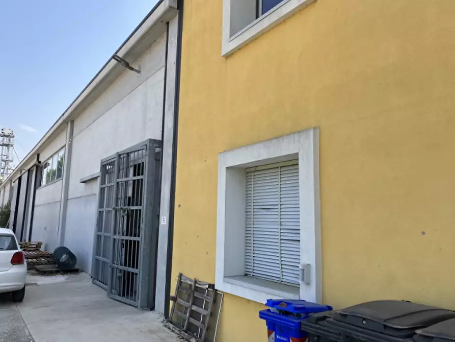 Immagine 1 di Capannone industriale in vendita  in Via San Martino Carano a Mirandola