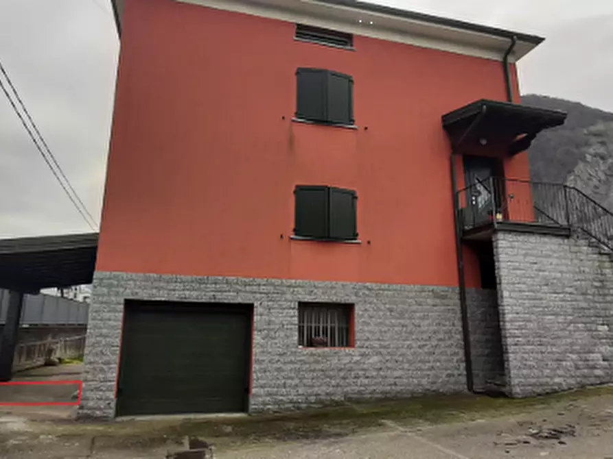 Immagine 2 di Villa in vendita  in Via Nazionale a Casazza