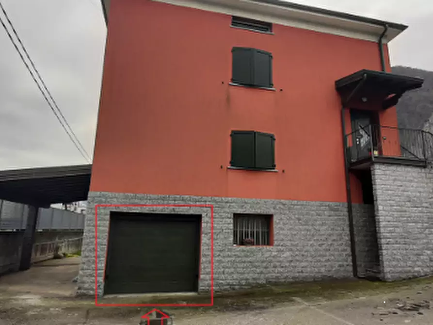 Immagine 14 di Villa in vendita  in Via Nazionale a Casazza