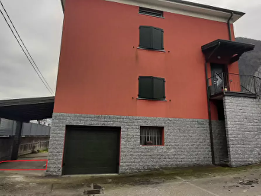 Immagine 15 di Villa in vendita  in Via Nazionale a Casazza