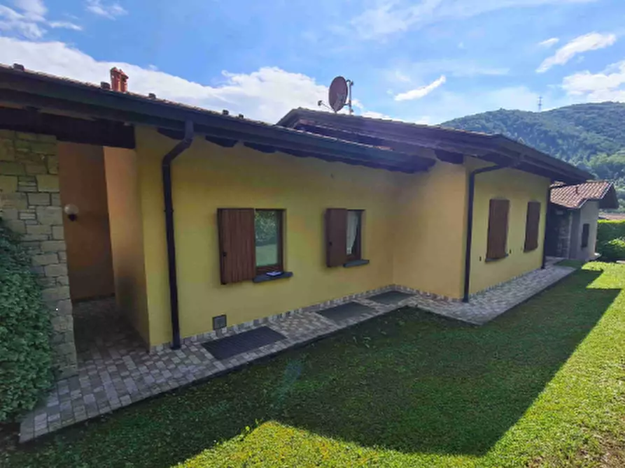 Immagine 2 di Villa in vendita  in Via dei Ciclamini a Luzzana